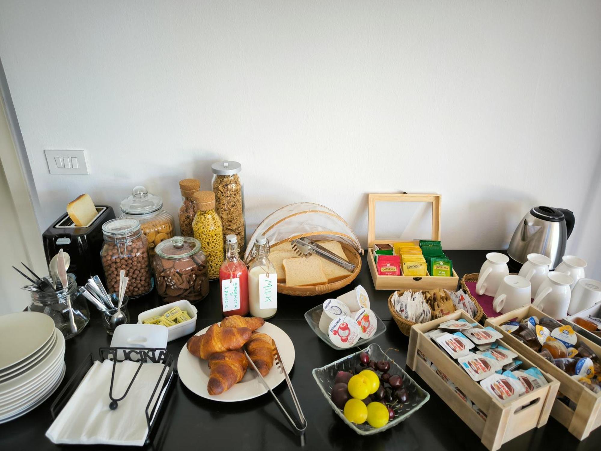 Versilia - Pietrasanta - Le Colmate Guesthouse Tonfano Buitenkant foto
